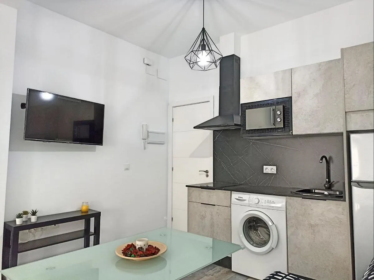 Modernos Apartamentos En Ciudad Jardin Cordoba 0*,